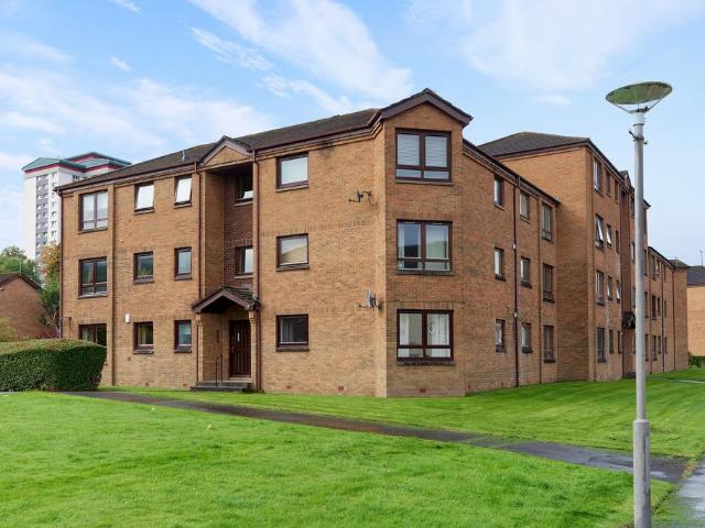 Flat for sale in Castlehead, Glenburn