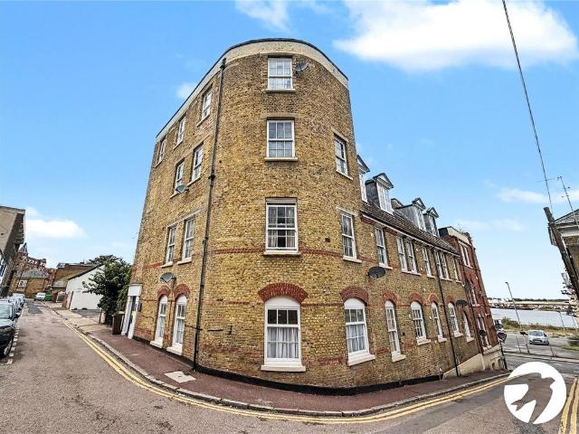 Flat for sale in Chatham, Medway