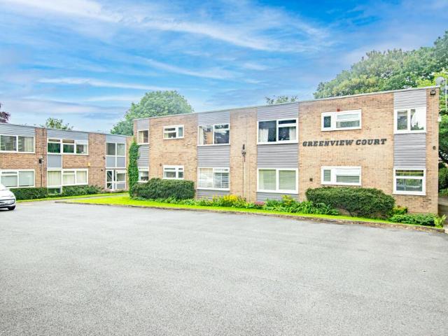 Flat for sale in Gledhow, Leeds