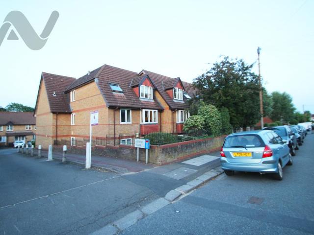 Flat for sale in New Barnet, Greater London