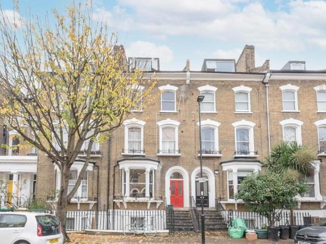 Flat for sale in Highbury, Greater London