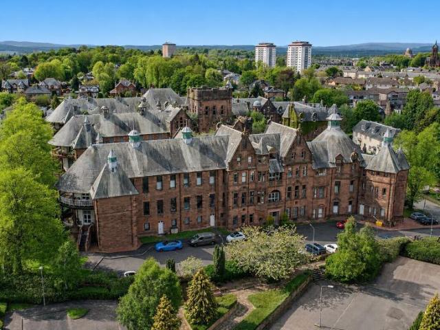 Flat for sale in Carriagehill, Glenburn