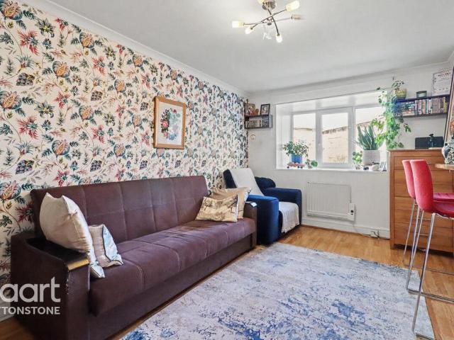 Flat for sale in Cann Hall, Leytonstone