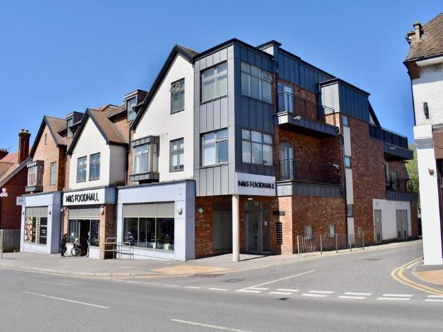 Flat for sale in Pachesham Park, Surrey