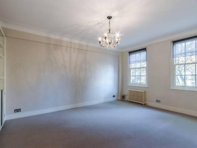 Flat for sale in Chalk Farm, Primrose Hill