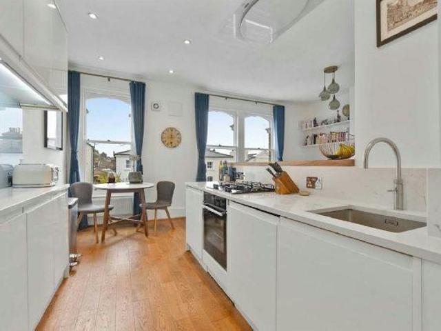 Flat for sale in Archway, Greater London