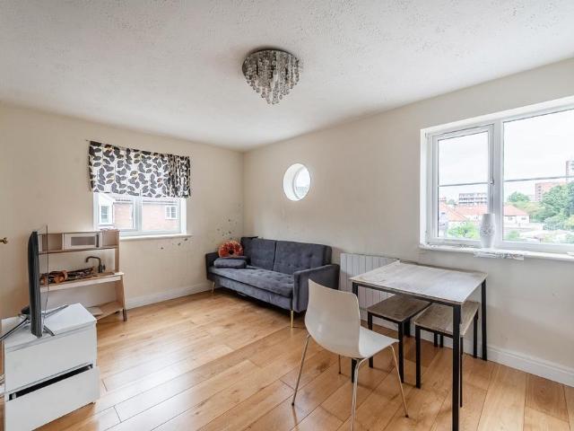 Flat for sale in Alperton, Greater London