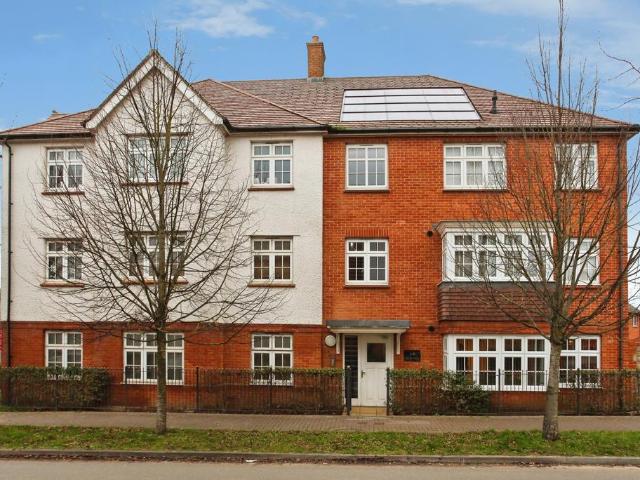 Flat for sale in Midway, Kent