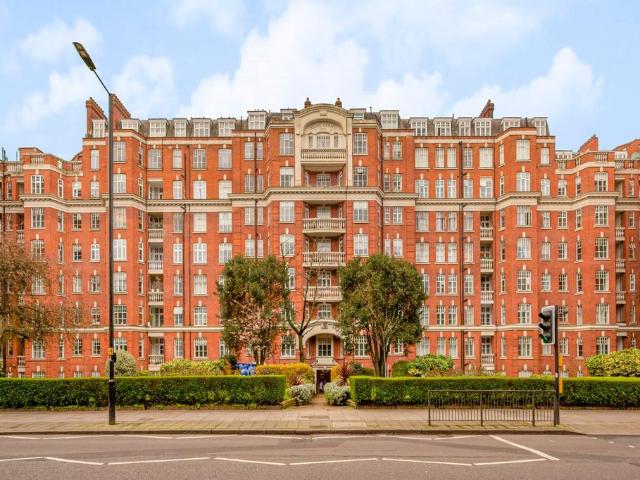 Flat for sale in St. John's Wood, Greater London