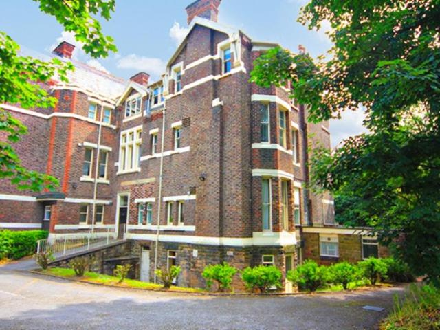 Flat for sale in Calderstones