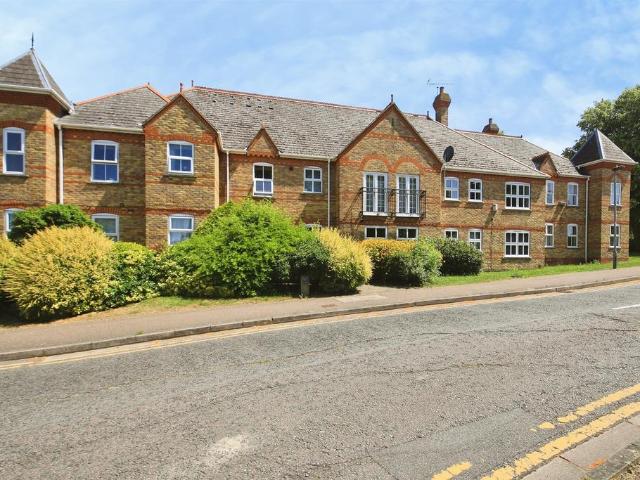 Flat for sale in Peterborough