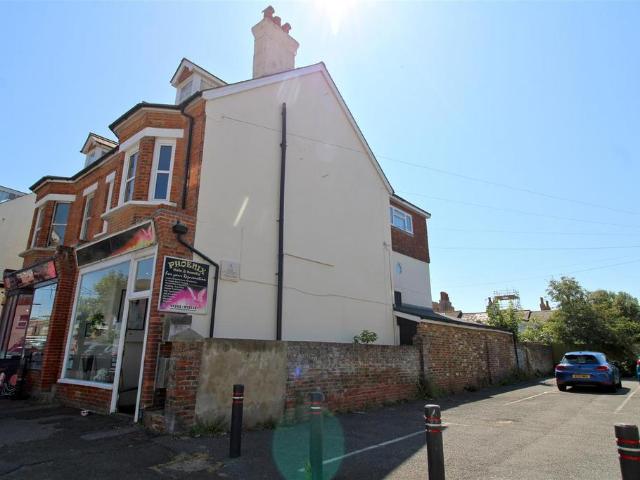 Flat for sale in Seaford, Iford