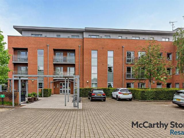 Flat for sale in World's End, Perryfields