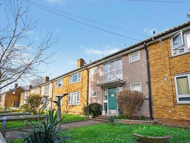 Flat for sale in London Borough of Hounslow, Strand