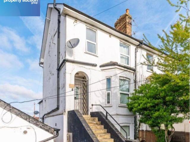 Flat for sale in London Borough of Croydon, Thornton Heath