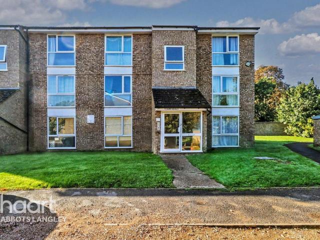 Flat for sale in Five Acres, Hertfordshire