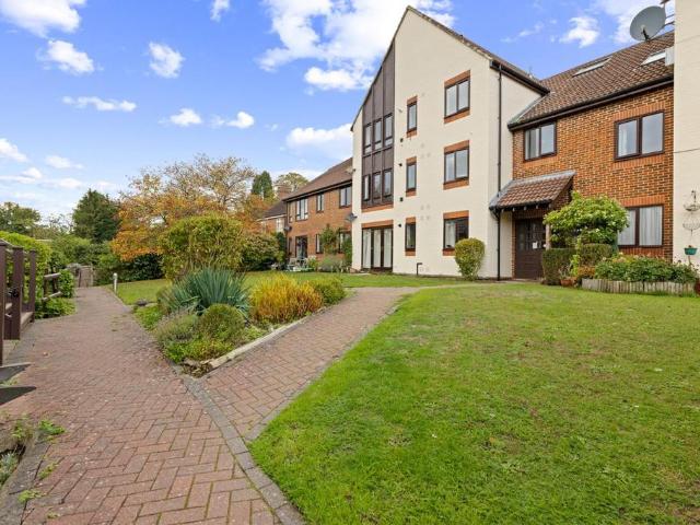 Flat for sale in Camelsdale, Waverley
