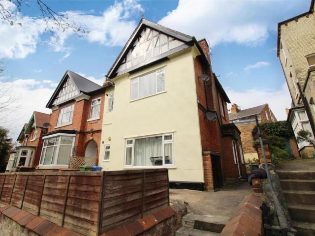 Flat for sale in South Cliff, Scarborough