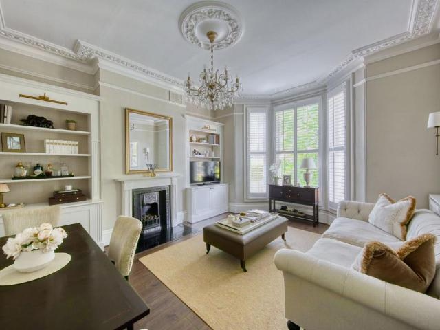 Flat for sale in Wandsworth, Greater London