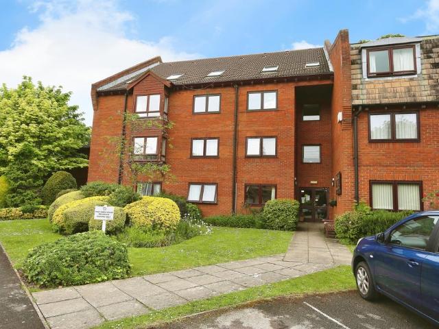 Flat for sale in Fareham, Hampshire