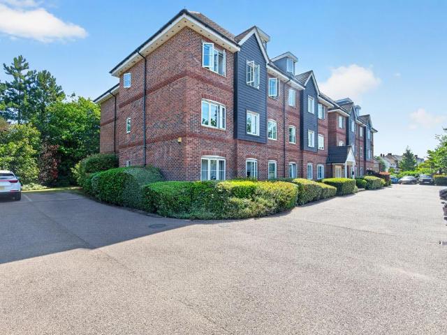 Flat for sale in King's Walden, Hertfordshire