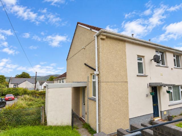 Flat for sale in Gadlys, Aberdare