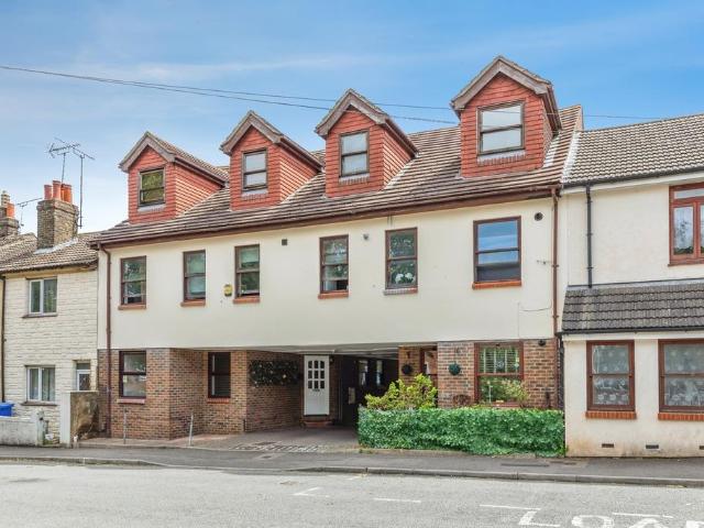 Flat for sale in Brompton, Gillingham