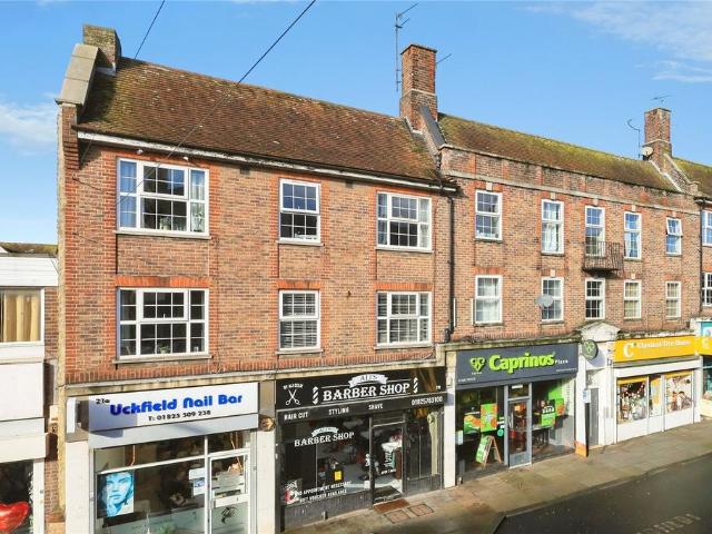 Flat for sale in Uckfield, Cross In Hand