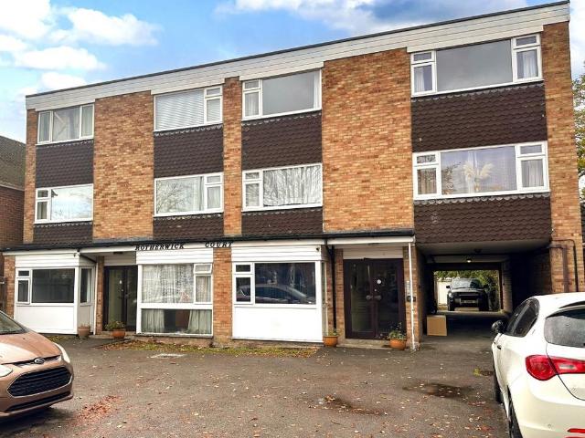 Flat for sale in Farnborough, Hampshire