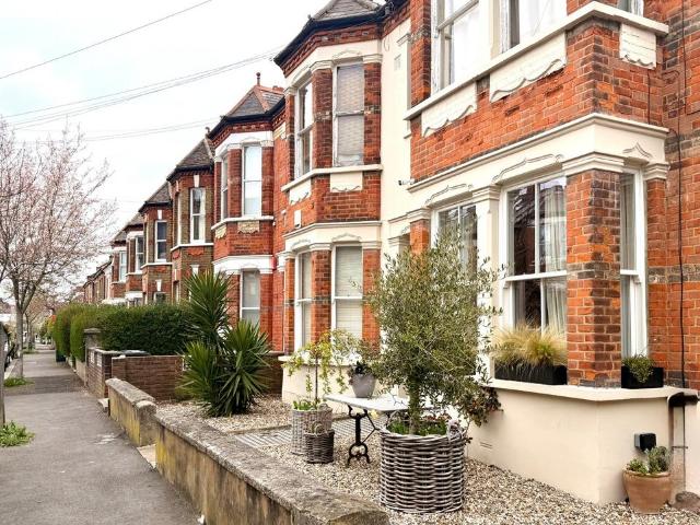 Flat for sale in West Norwood, Greater London