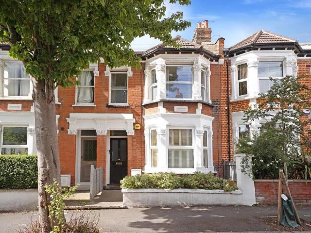 Flat for sale in Penge, Greater London