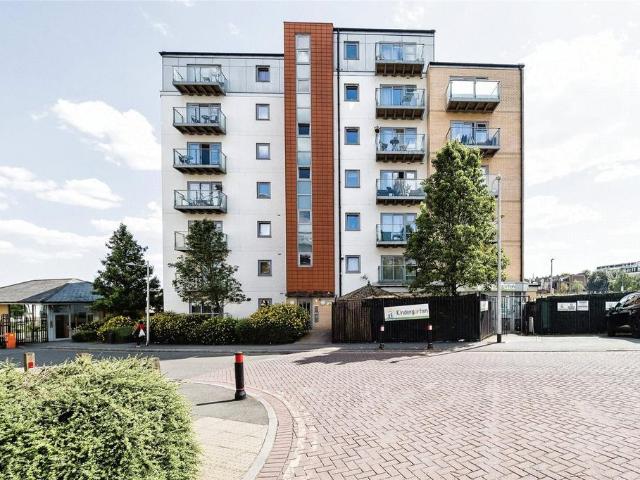 Flat for sale in South Woodford, Greater London