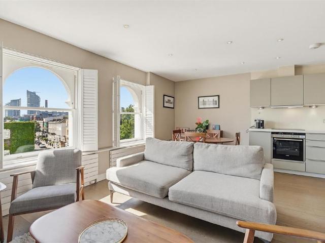 Flat for sale in Brompton, Greater London