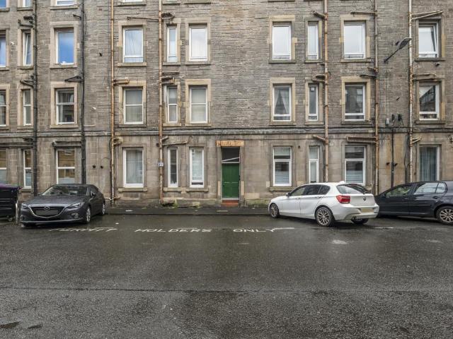 Flat for sale in Hillside, Leith