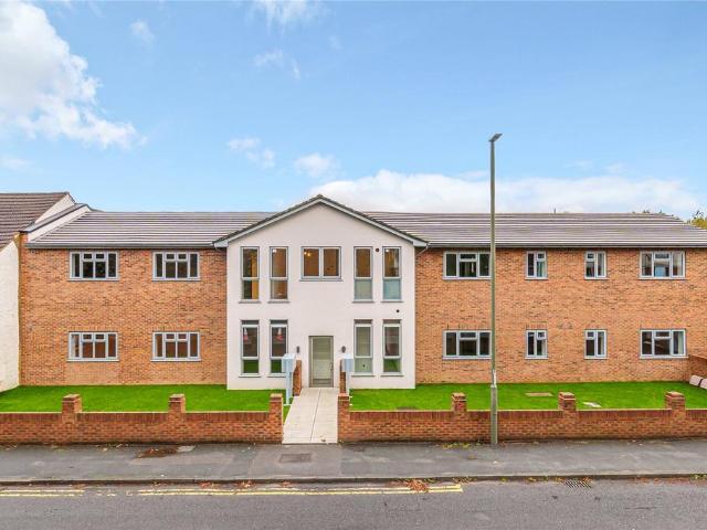 Flat for sale in Mindenhurst, Heol-las