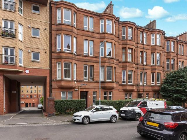 Flat for sale in Thornwood, Glasgow