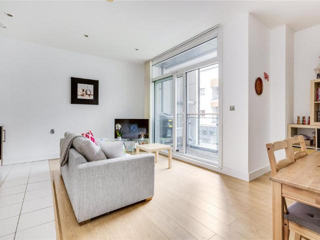 Flat for sale in London Borough of Lambeth, Greater London