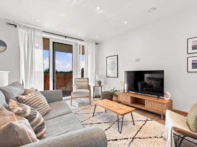 Flat for sale in Motion, Greater London