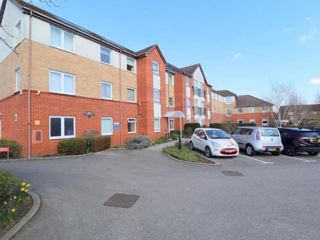 Flat for sale in Bramingham Park, Luton