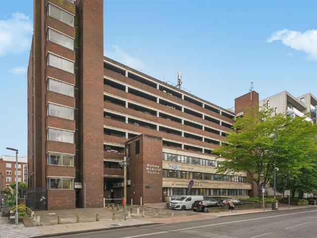 Flat for sale in London Borough of Wandsworth, Greater London