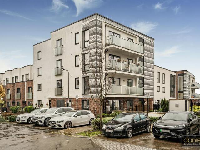 Flat for sale in Sudbury, Greater London