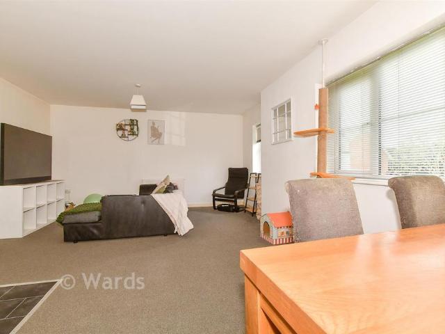 Flat for sale in The Bridge, Kent