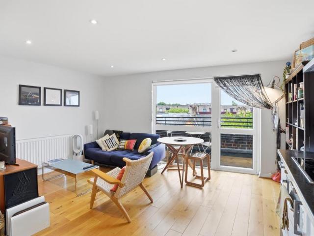 Flat for sale in London Borough of Lewisham, Brockley