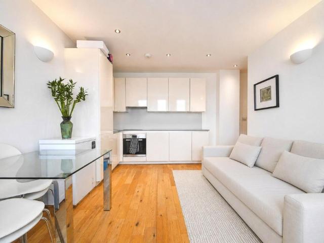 Flat for sale in West Ham, Greater London