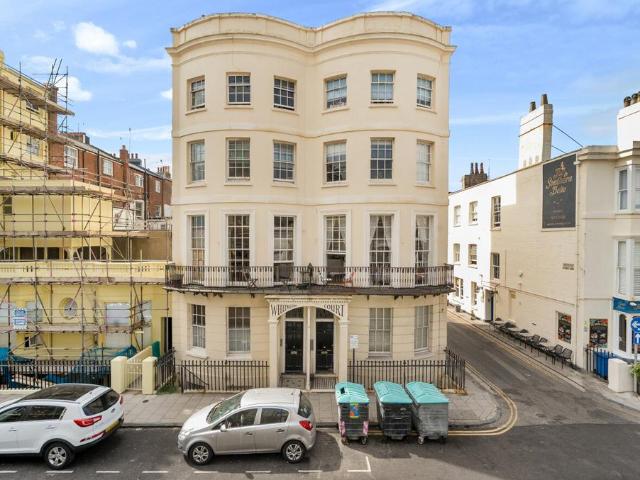 Flat for sale in Brunswick