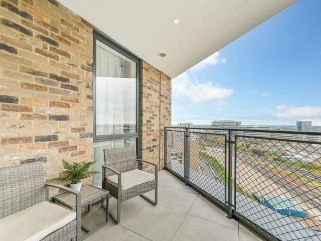 Flat for sale in London Borough of Ealing, Greater London