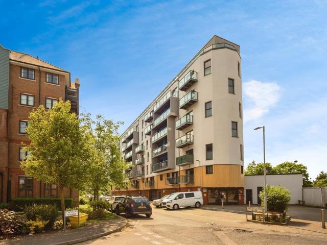 Flat for sale in Brook Street, Bourne Vale