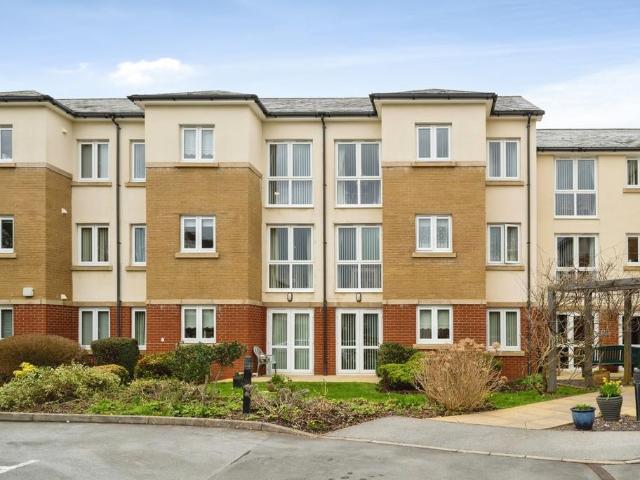 Flat for sale in Gorseinon, Wales