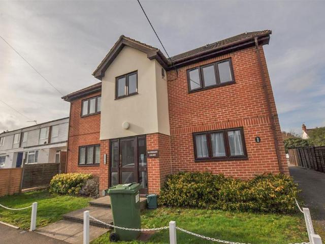 Flat for sale in St Albans, Five Acres