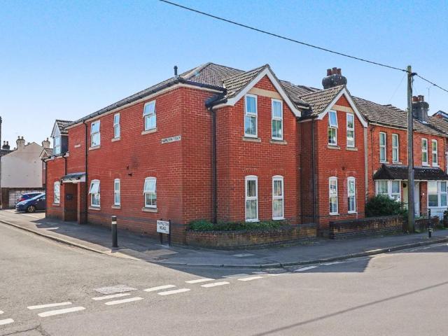 Flat for sale in Helford, Hampshire